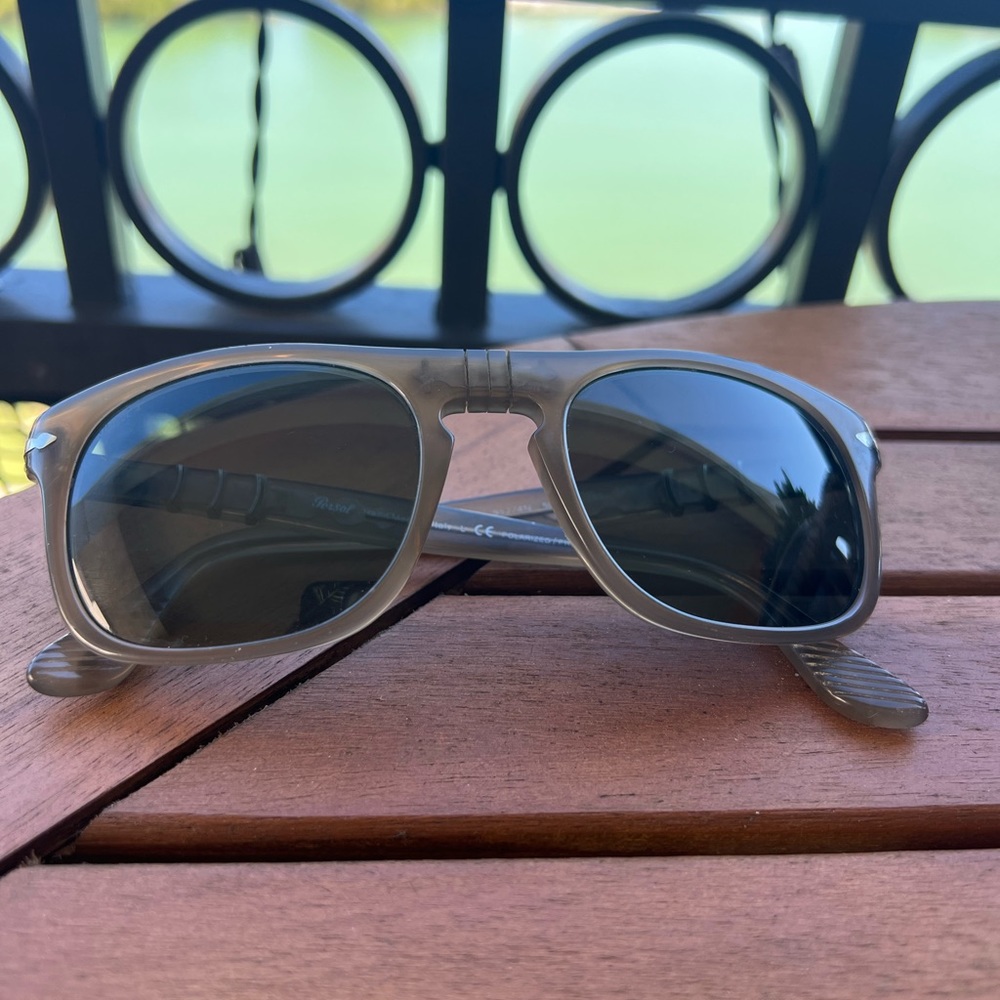 Persol Mens Sunglasses Grey frames with polarized lenses excellent condition